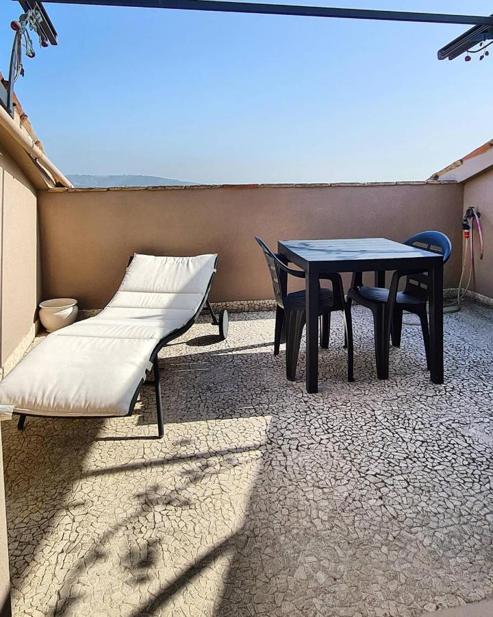 "Nido Del Falco" Palazzo Ricotti Camerano Bagian luar foto