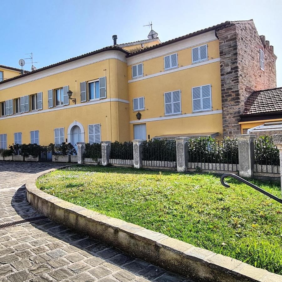 "Nido Del Falco" Palazzo Ricotti Camerano Bagian luar foto