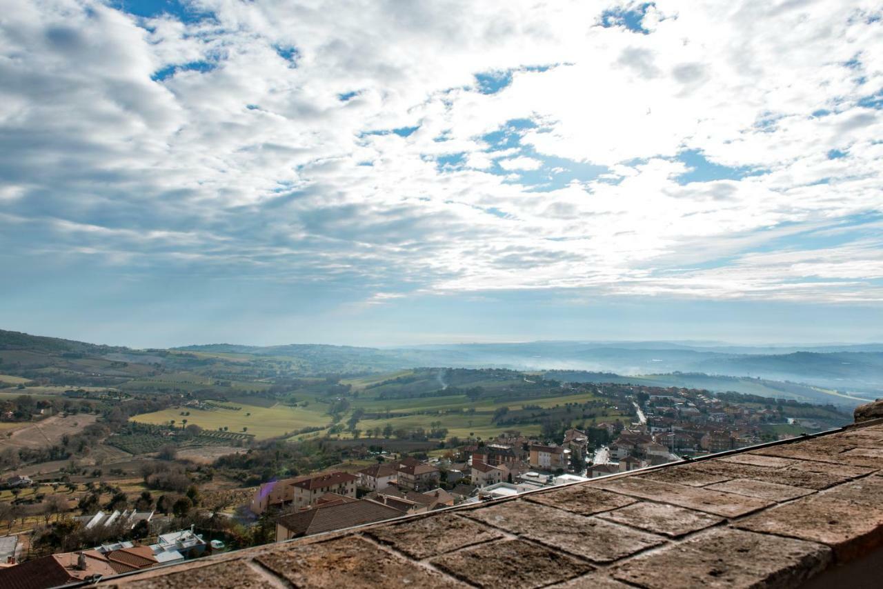 "Nido Del Falco" Palazzo Ricotti Camerano Bagian luar foto
