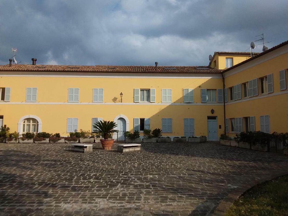 "Nido Del Falco" Palazzo Ricotti Camerano Bagian luar foto